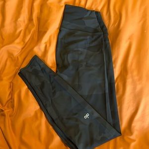 Alo Large black camo leggings
